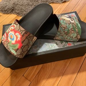 GUCCI SLIDES
